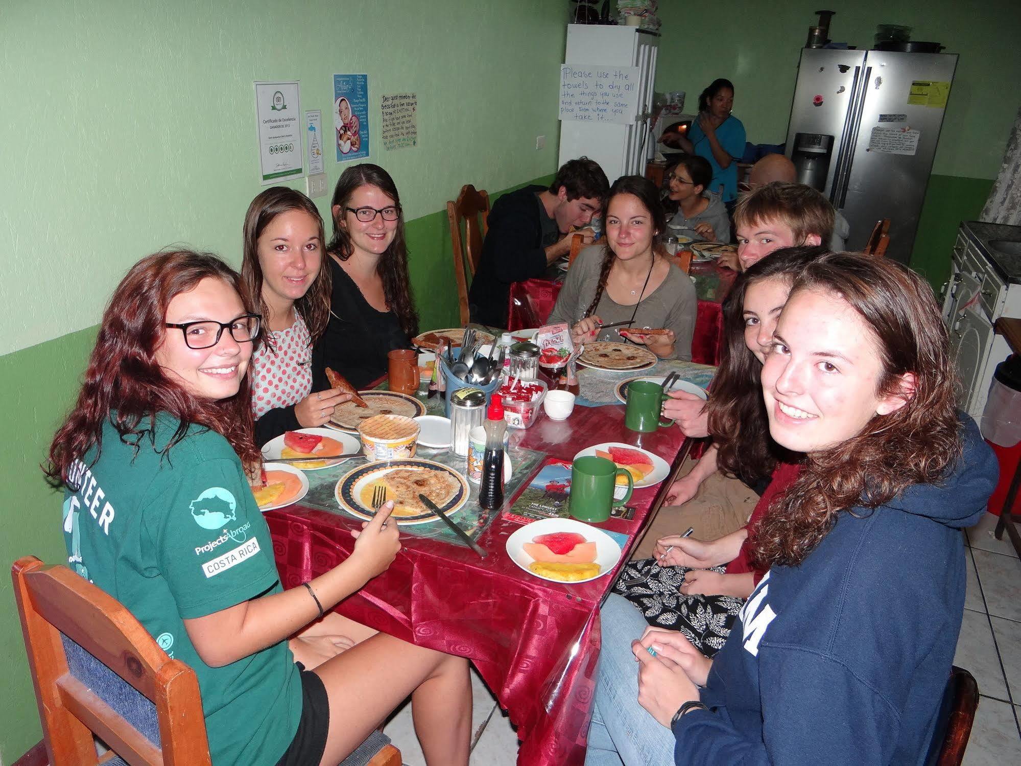 Hotel & Hostel Sloth Backpackers Monteverde Bagian luar foto