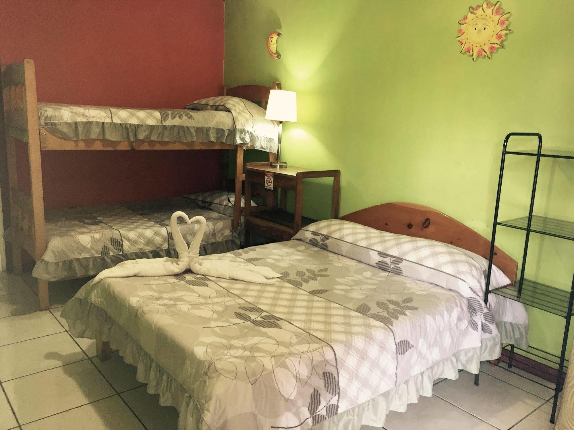 Hotel & Hostel Sloth Backpackers Monteverde Bagian luar foto