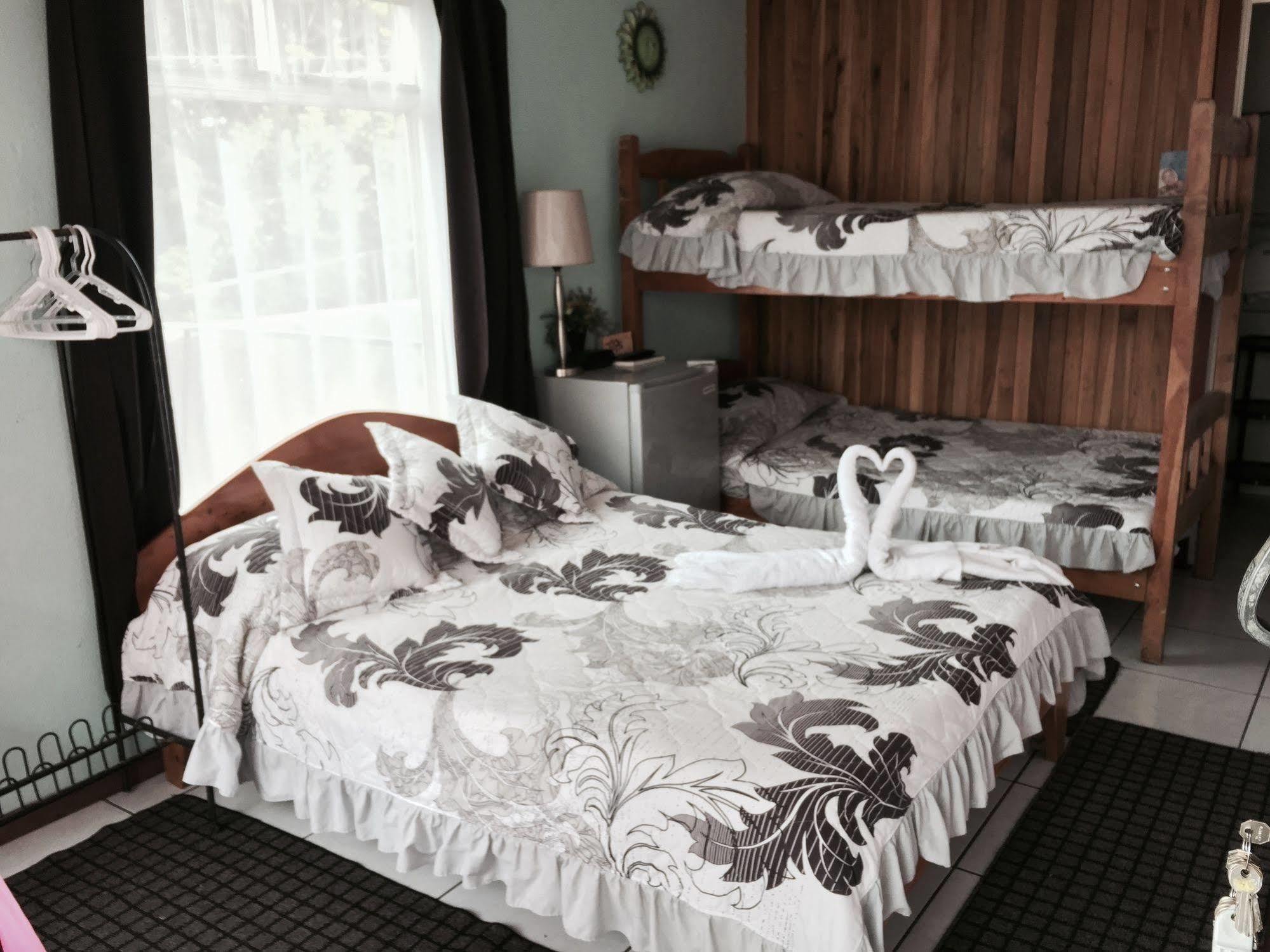 Hotel & Hostel Sloth Backpackers Monteverde Bagian luar foto