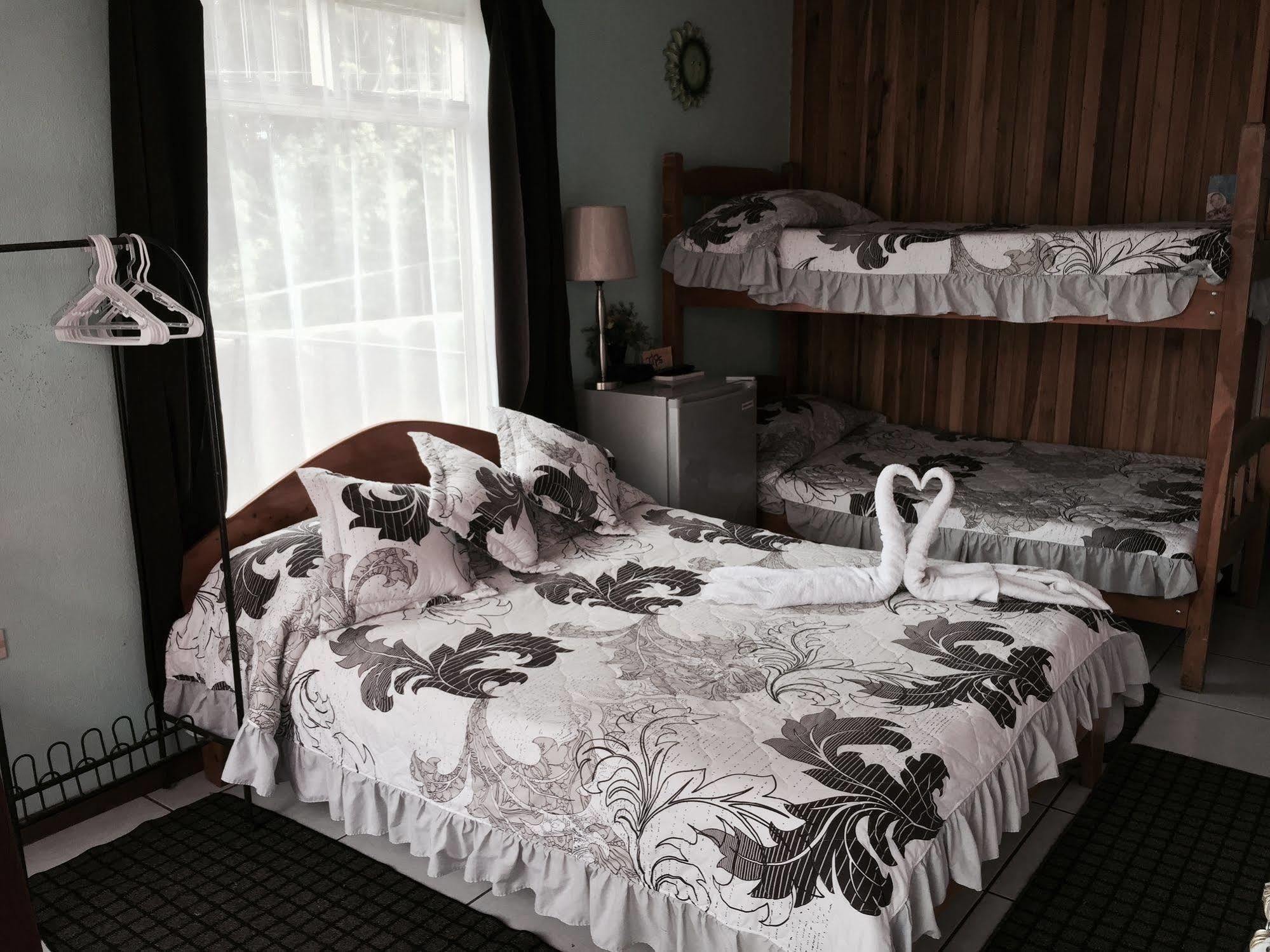 Hotel & Hostel Sloth Backpackers Monteverde Bagian luar foto